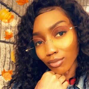 Meet your Posher, Monique